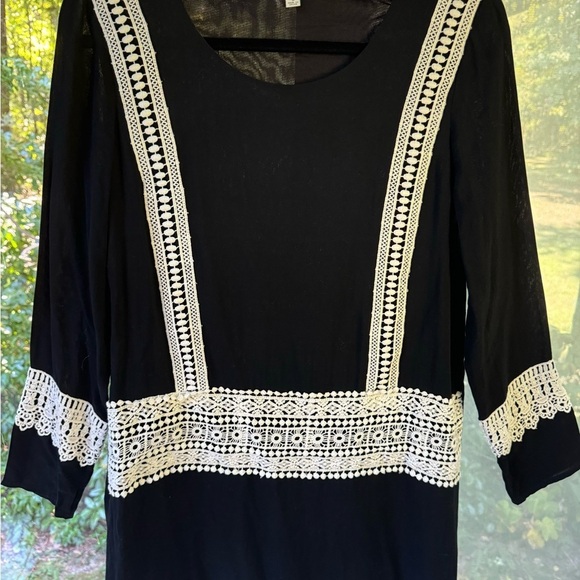 HOT & DELICIOUS BLACK LONG SLEEVE MINI-DRESS/TUNIC TOP W/EMBROIDERED TRIM. - Picture 8 of 9